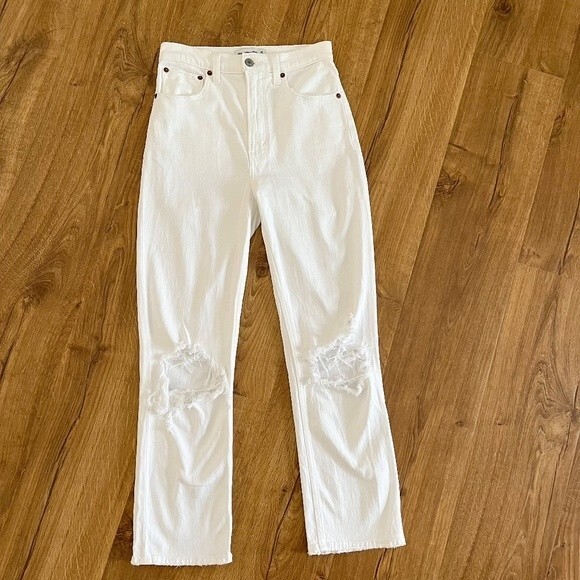 Abercrombie & Fitch Ultra High Rise Ankle Straight Jean in Ripped White | 25 - Picture 2 of 6